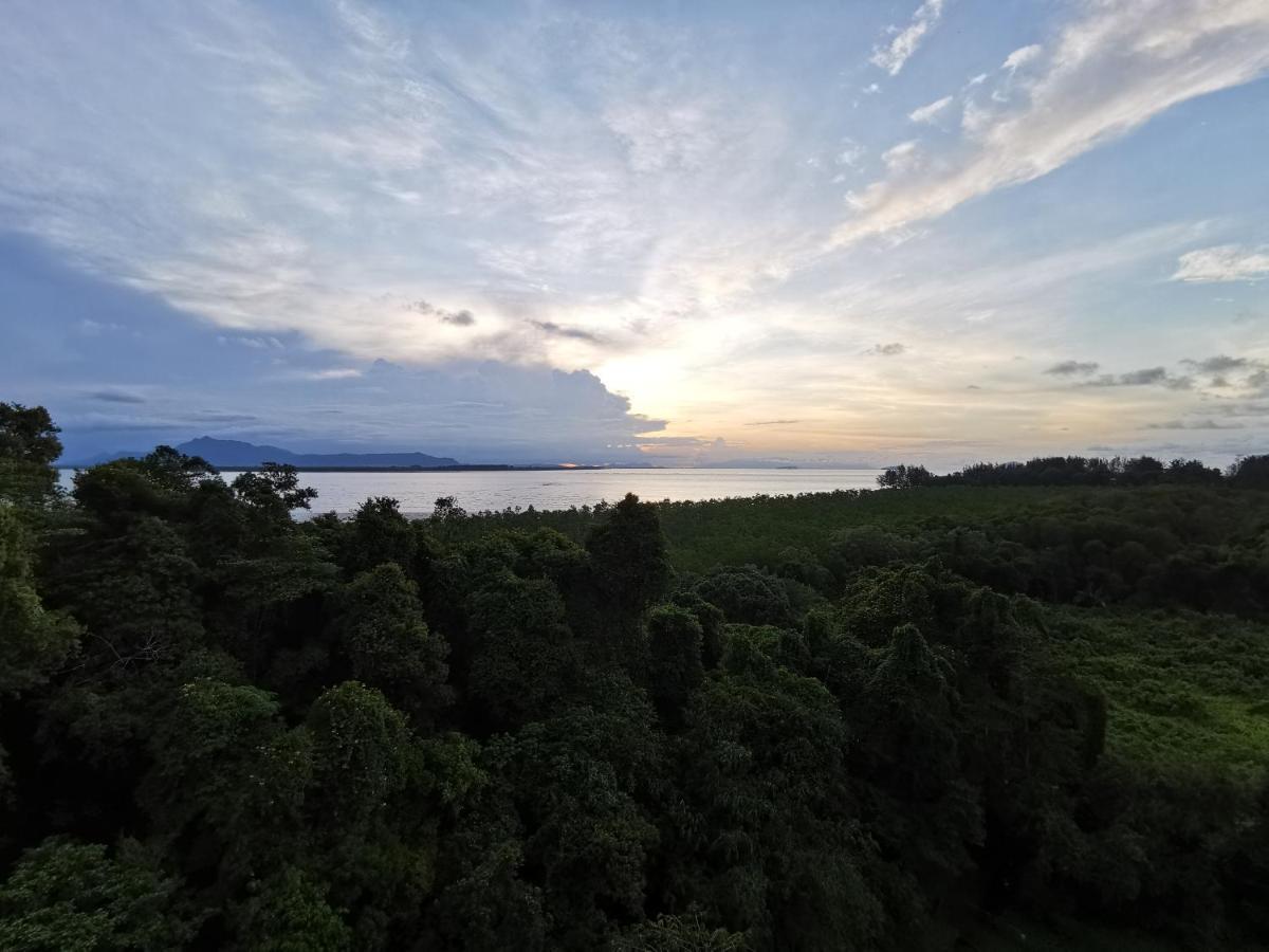 Santubong Suites B Just Like Home Damai Kuching Exterior photo