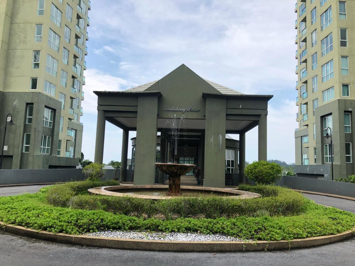 Santubong Suites B Just Like Home Damai Kuching Exterior photo